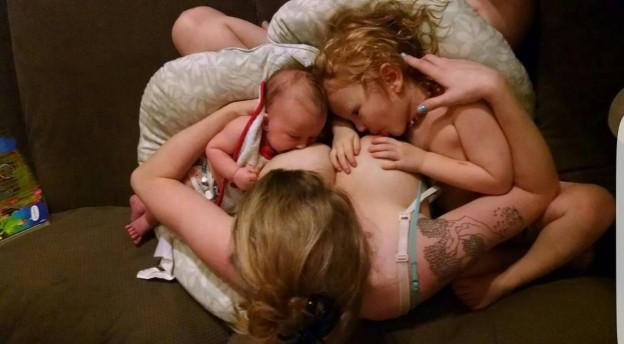 Two Boobs, Two Babies: The Beauty in Tandem Breastfeeding